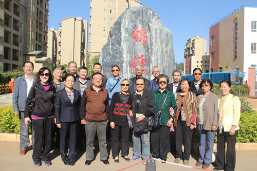省房（集團）公司組織退休職工參觀建工新城