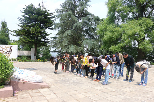 清明祭英烈，共鑄中華魂