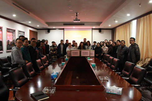 公司工會到建工地產(chǎn)送溫暖