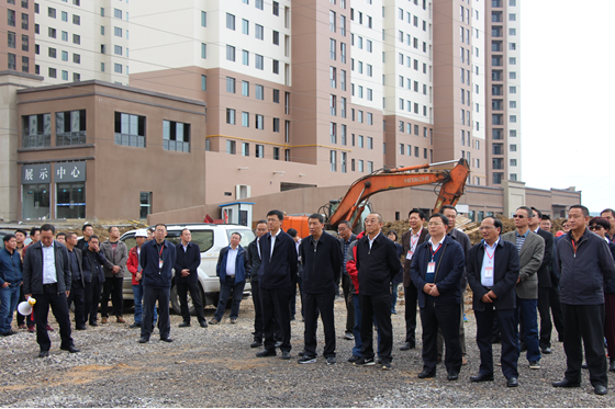 省政府副秘書(shū)長(zhǎng)馬文亮率隊(duì)觀摩棚改項(xiàng)目實(shí)施情況