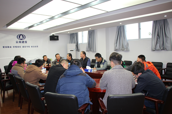 建工地產(chǎn)組織員工認(rèn)真學(xué)習(xí)貫徹黨的十八大六中全會(huì)精神