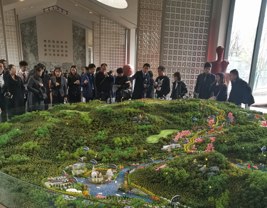 云建、南疆地產(chǎn)組織人員到富民漢華天馬山項目及昆明融創(chuàng)文旅城參觀學(xué)習(xí)