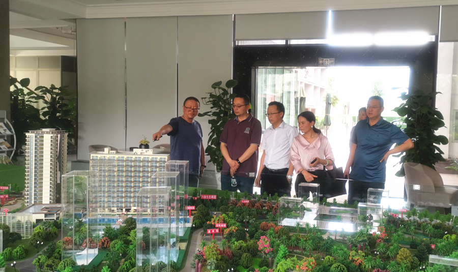 建投集團(tuán)紀(jì)委委員、巡察辦主任楊光雷到元江·冬日戀曲項(xiàng)目巡察