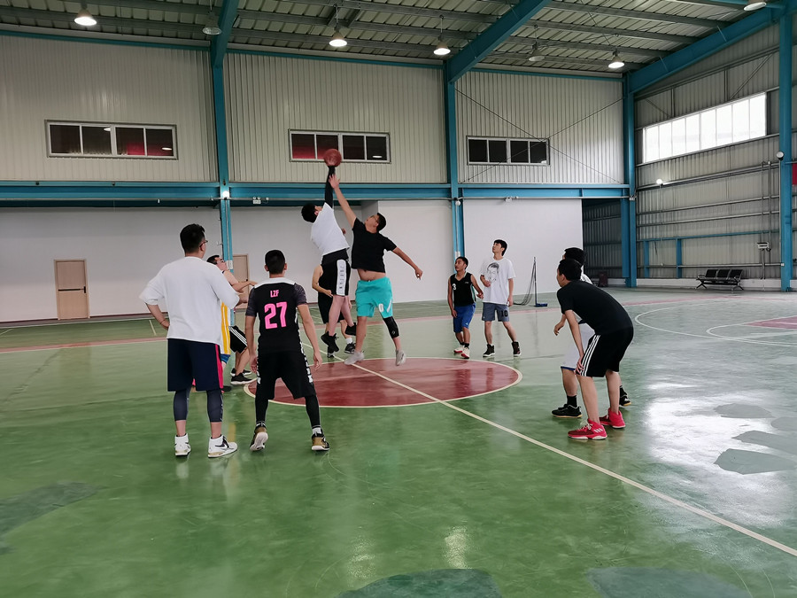 以球會友增友誼 同臺競技促交流  ——康澤公司與陽宗海管委會舉行籃球友誼賽