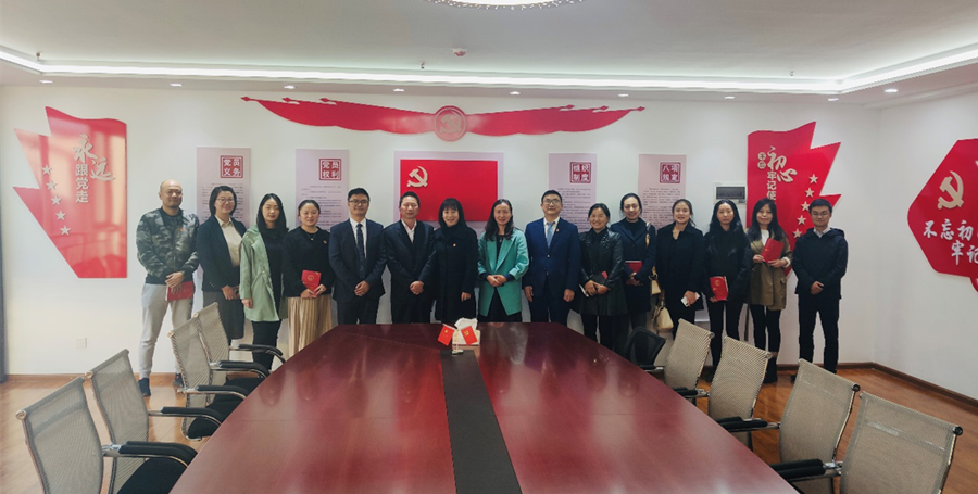 云航地產(chǎn)與交通銀行昆明呈貢支行聯(lián)合開(kāi)展主題黨日活動(dòng)