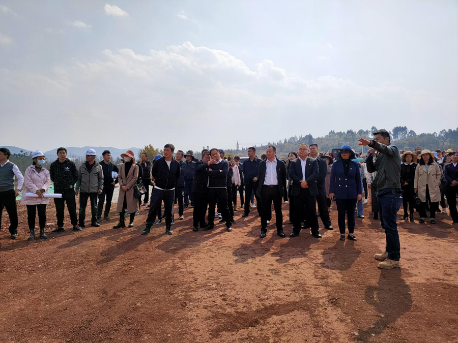 安寧太平金方街道辦到通泰公司財(cái)大住宅項(xiàng)目觀摩考察