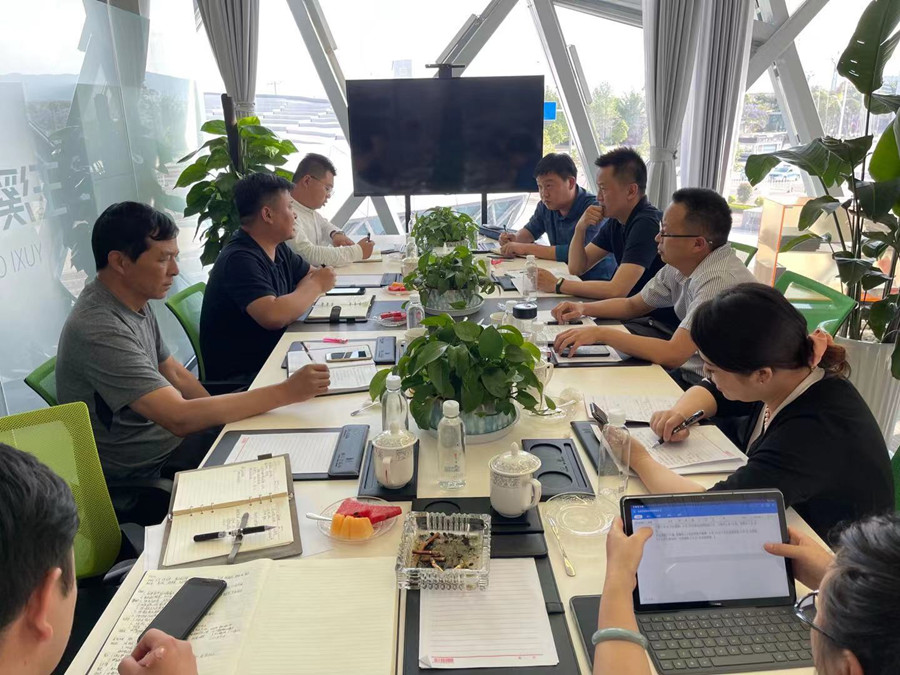 晏小標(biāo)、胡亞東到玉溪高鐵新城項(xiàng)目調(diào)研