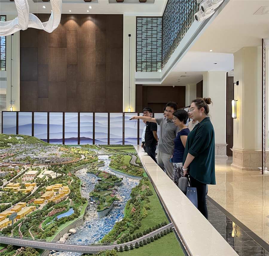 文旅地產(chǎn)聯(lián)合研究實(shí)驗(yàn)室調(diào)研元江果香四季項(xiàng)目調(diào)研