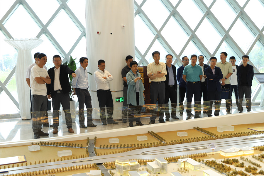 玉溪市委副書記江華到玉溪高鐵新城項(xiàng)目調(diào)研