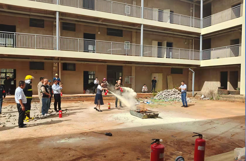 云航地產(chǎn)開(kāi)展消防安全培訓(xùn)及演練