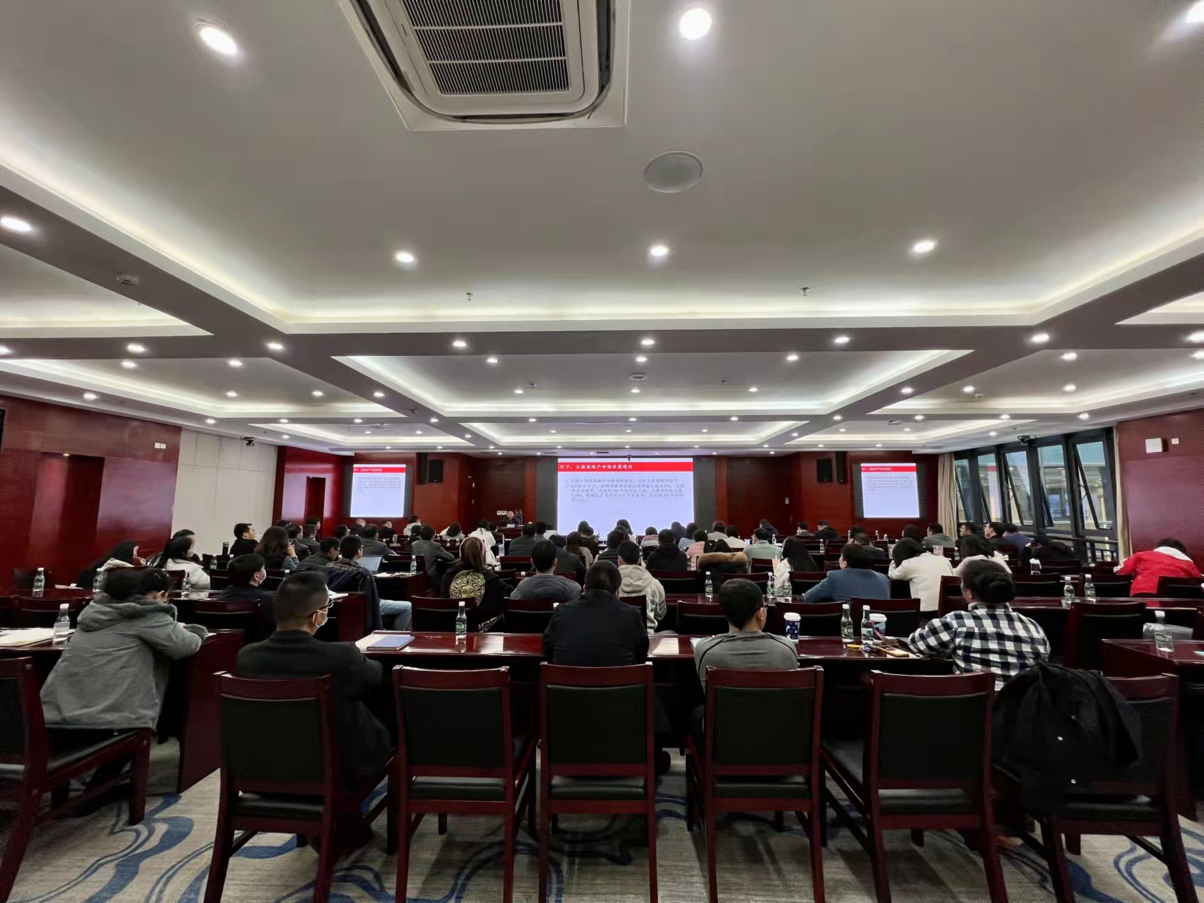 公司開(kāi)展當(dāng)前經(jīng)濟(jì)金融形勢(shì)與房地產(chǎn)金融政策分析培訓(xùn)