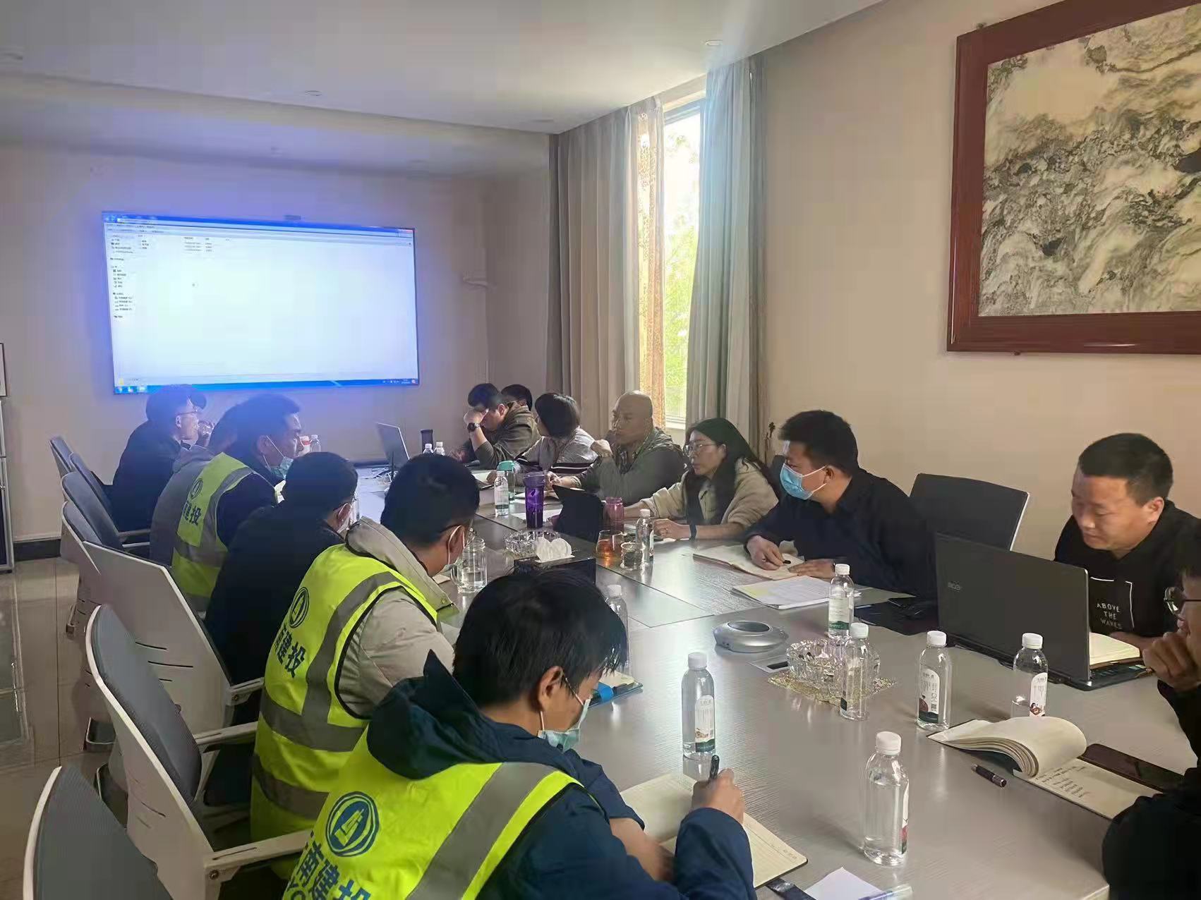 袁明紅到大理龍悅?cè)A府項(xiàng)目檢查指導(dǎo)