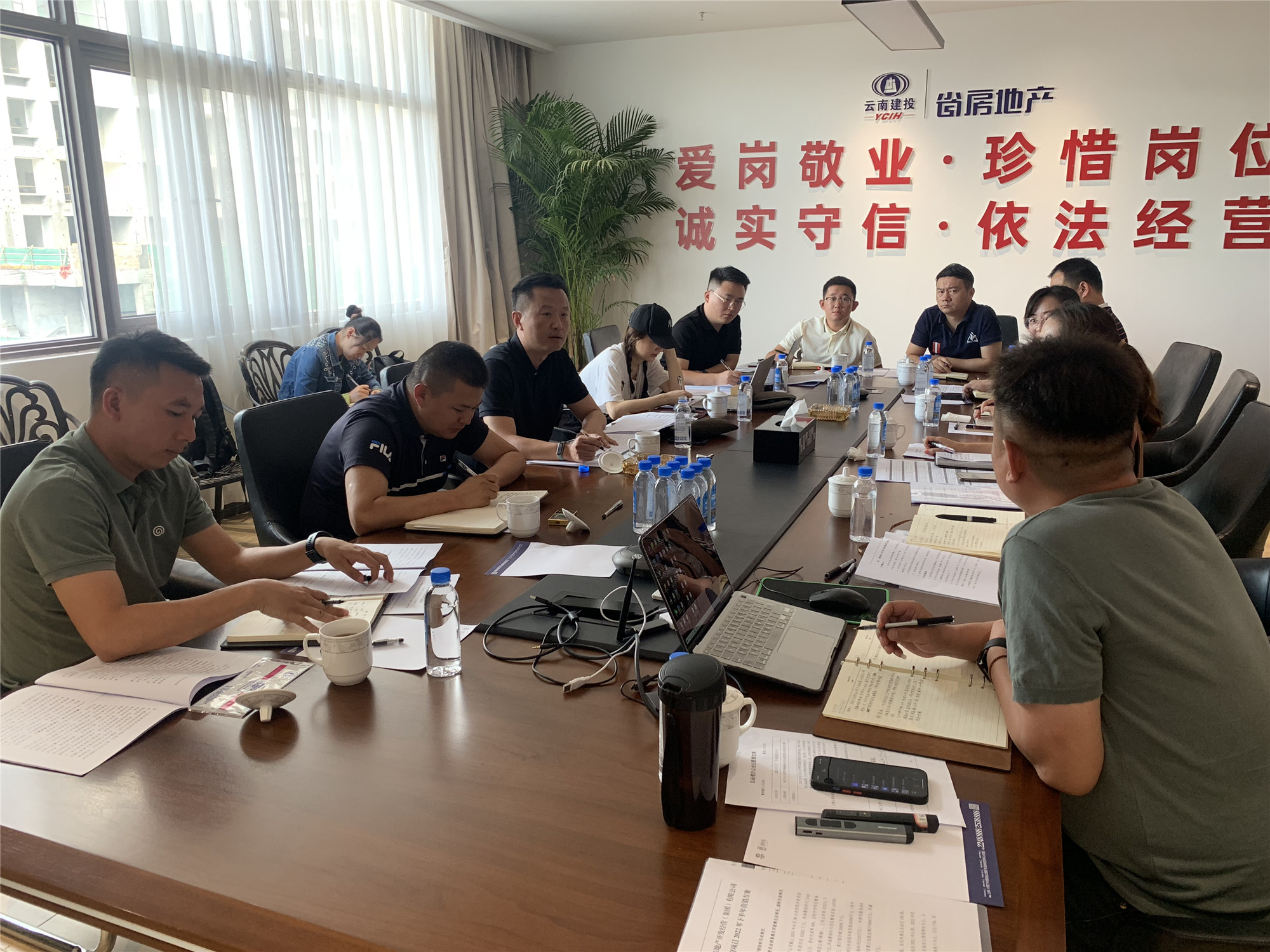 胡亞東到大理片區(qū)、臨滄片區(qū)檢查指導(dǎo)營銷工作