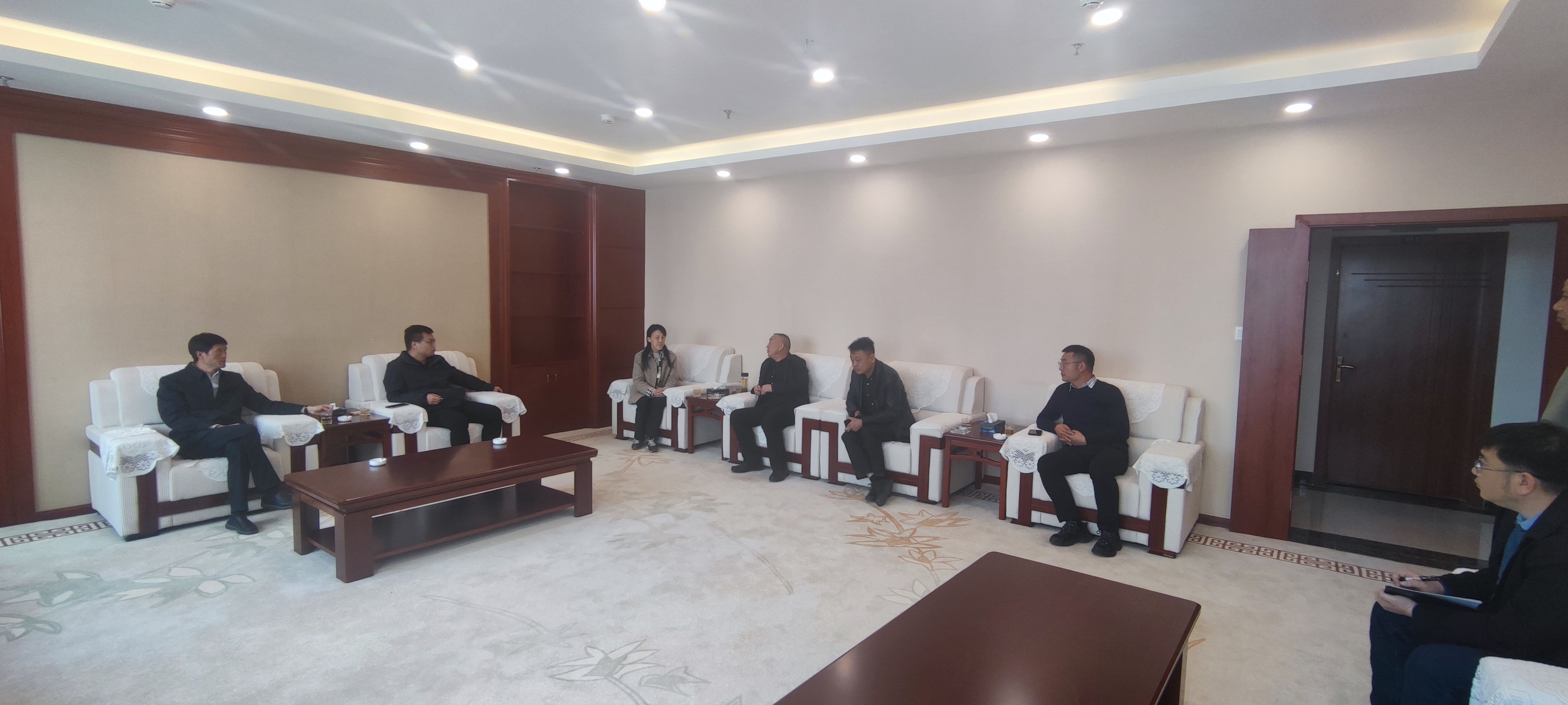 曲靖片區(qū)與國開行云南省分行、宣威市政府座談