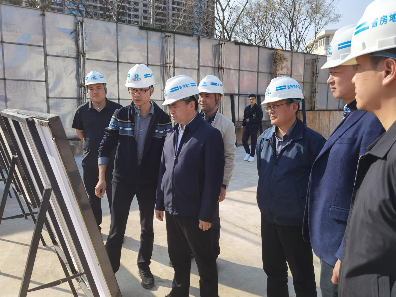 五華區(qū)委書記陳江到昆明學(xué)院項(xiàng)目調(diào)研