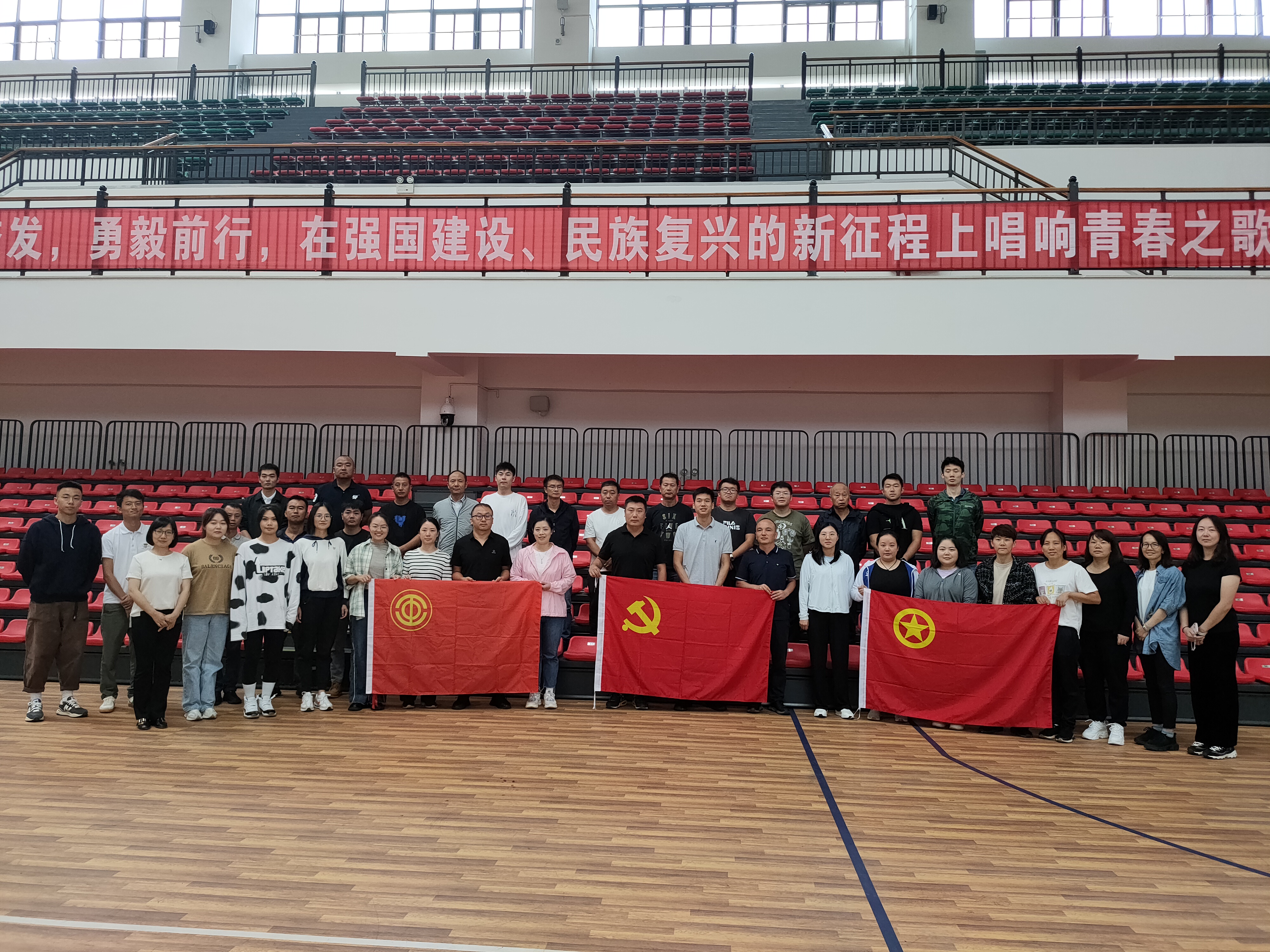 通泰公司、和順公司與二建綠化分公司聯(lián)合開展“悅動青春·共建未來”活動