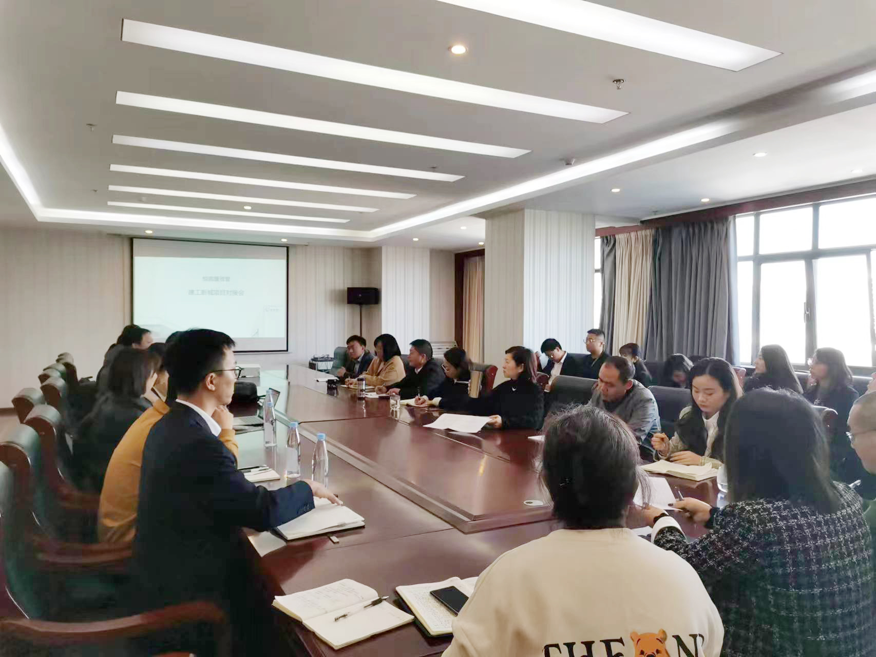 聚勢(shì)謀遠(yuǎn) 共贏未來(lái) 省房物業(yè)召開(kāi)建投生活廣場(chǎng)引入第三方合作公司啟動(dòng)會(huì)