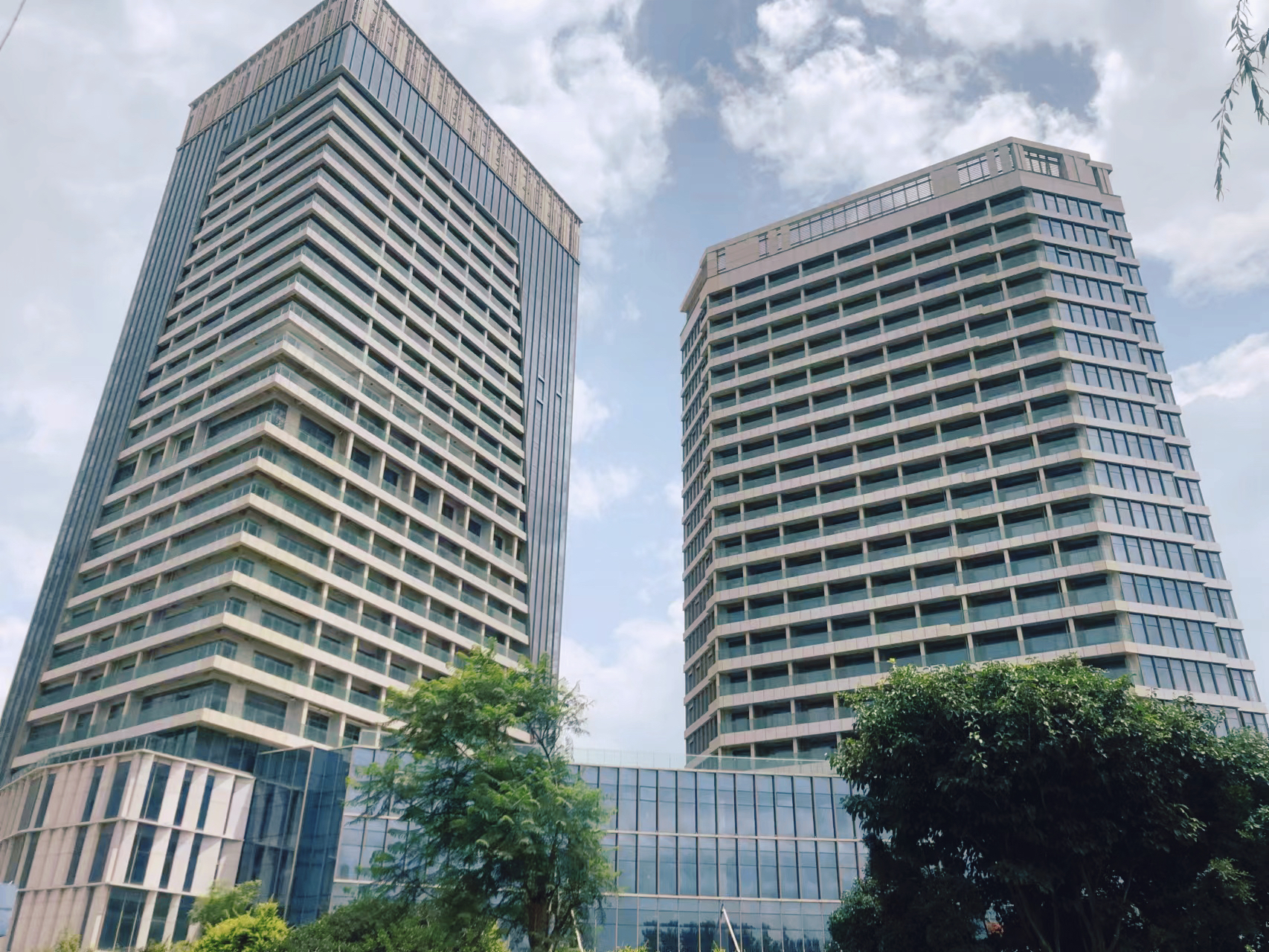 洱海寰球時(shí)代項(xiàng)目1、2、3、4、6號(hào)樓順利取得竣工驗(yàn)收備案