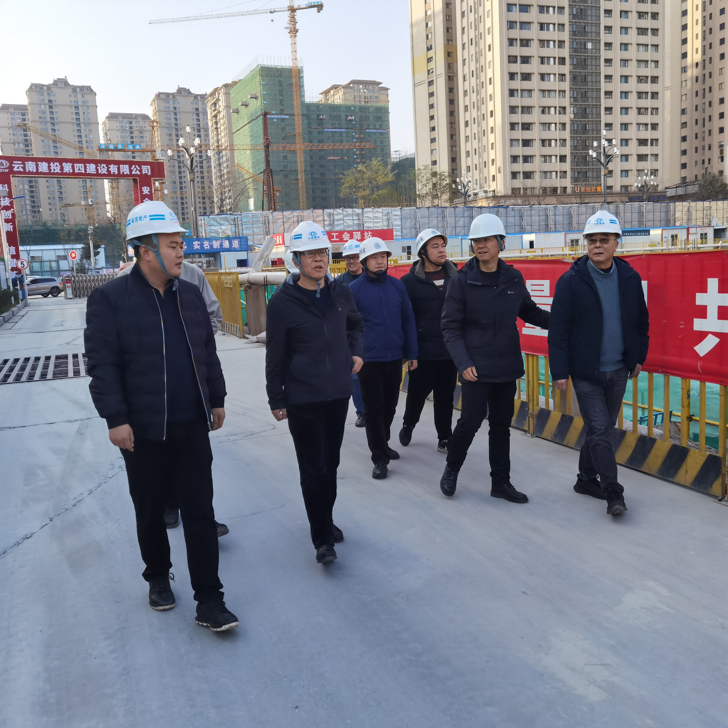 五華區(qū)人大常委會主任趙志良到建投·春城華府進(jìn)行安全檢查