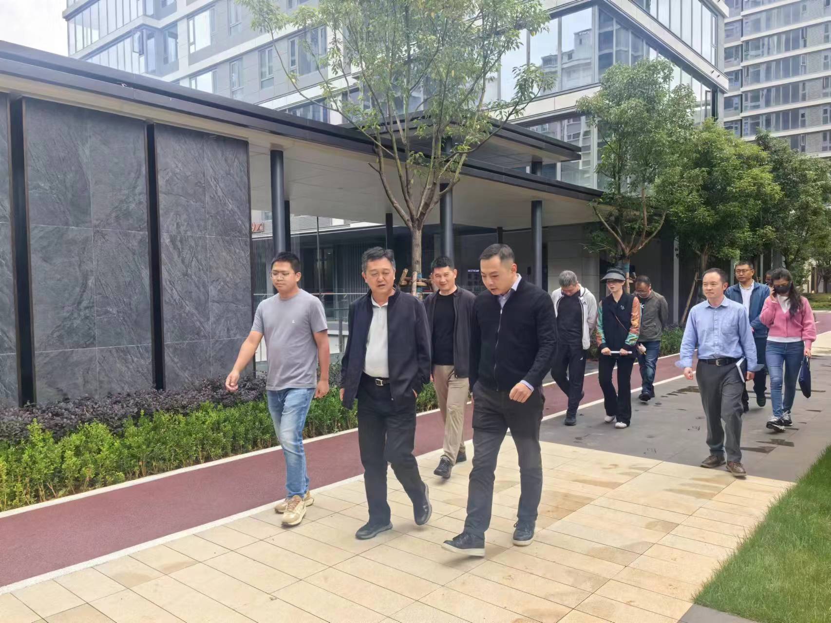 昆明滇池國(guó)家旅游度假區(qū)黨群工作部部長(zhǎng)張懷到京鵬公司調(diào)研