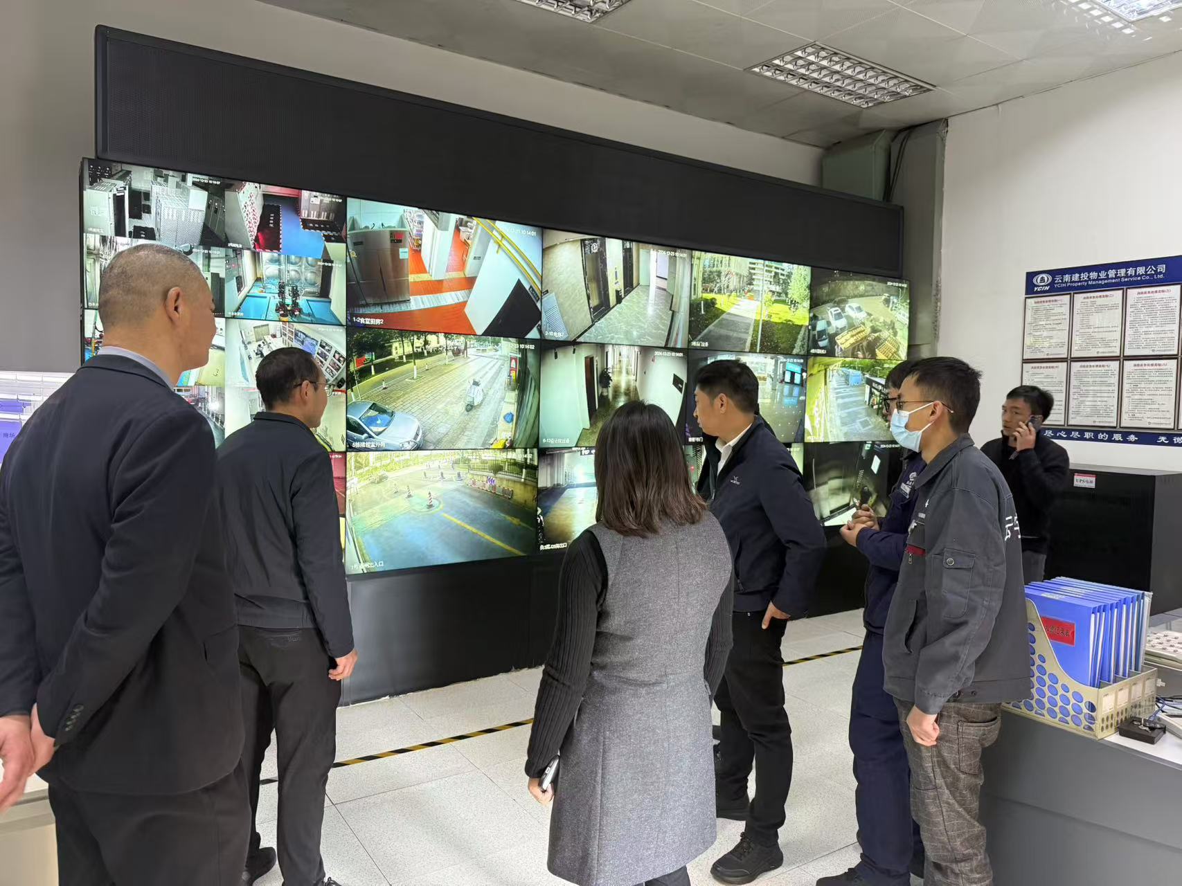 省房物業(yè)開(kāi)展建投生活廣場(chǎng)節(jié)前安全生產(chǎn)檢查