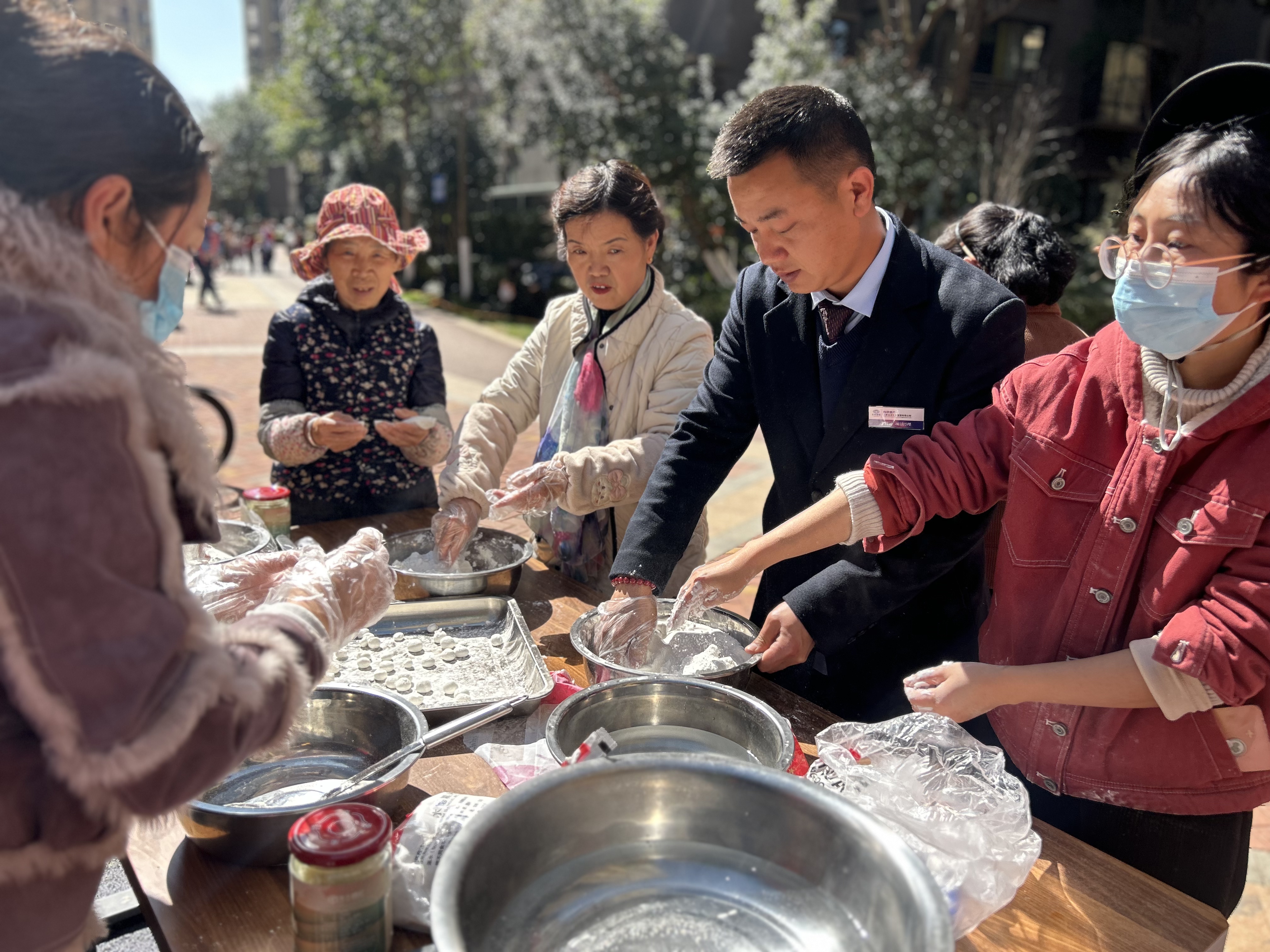 省房物業(yè)開展“濃濃鄰里情，乒乓鬧元宵” 活動